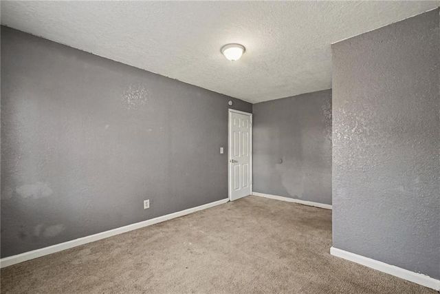 7121 WOODLAND Avenue, Kansas City, MO 64132