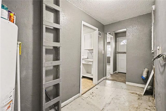 7121 WOODLAND Avenue, Kansas City, MO 64132