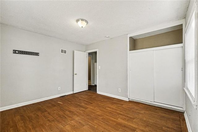 7121 WOODLAND Avenue, Kansas City, MO 64132