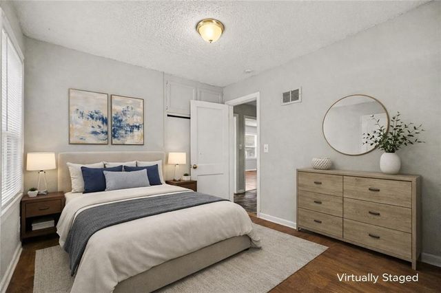 7121 WOODLAND Avenue, Kansas City, MO 64132