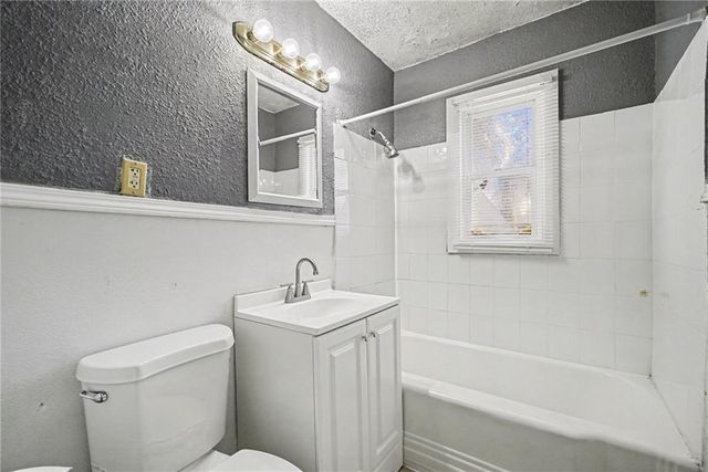 7121 WOODLAND Avenue, Kansas City, MO 64132