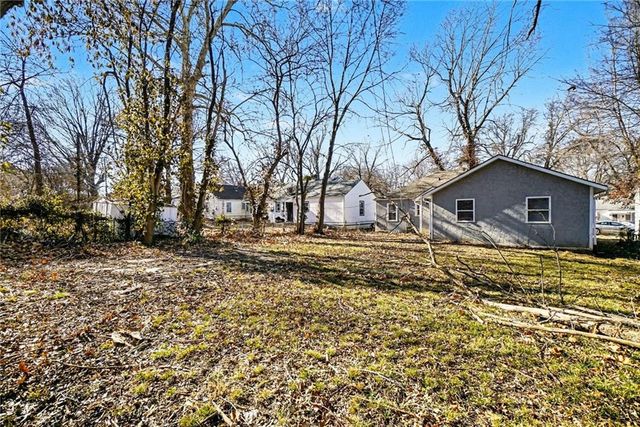 7121 WOODLAND Avenue, Kansas City, MO 64132