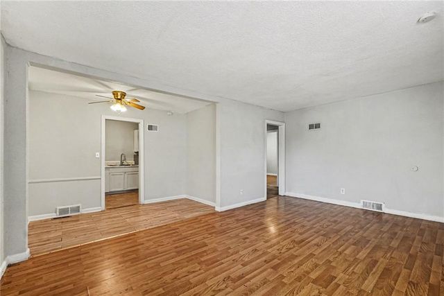 7121 WOODLAND Avenue, Kansas City, MO 64132