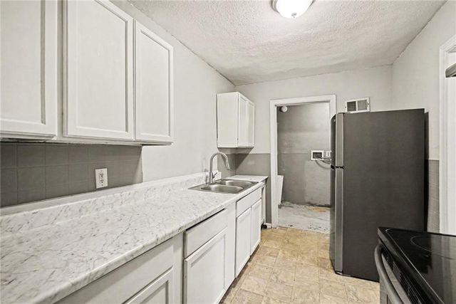 7121 WOODLAND Avenue, Kansas City, MO 64132