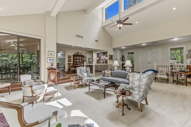 1776 Avenue S, Huntsville, TX 77340