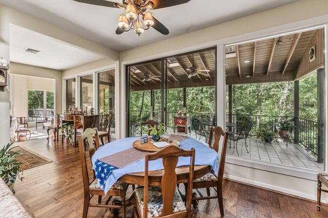 1776 Avenue S, Huntsville, TX 77340