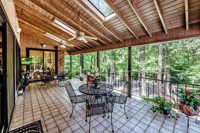 1776 Avenue S, Huntsville, TX 77340