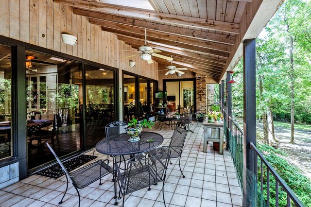 1776 Avenue S, Huntsville, TX 77340