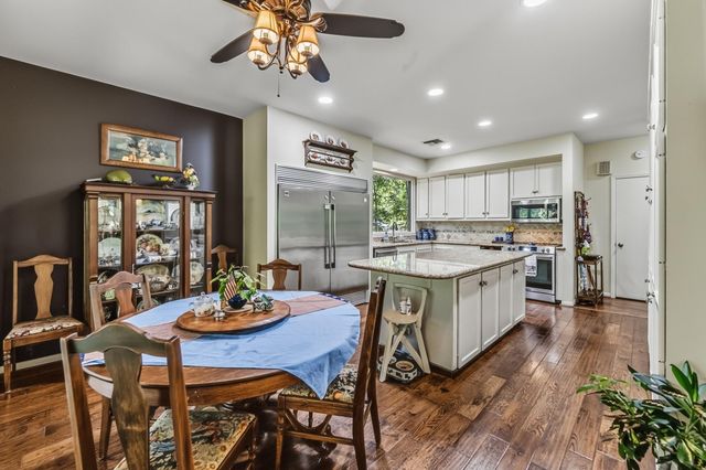 1776 Avenue S, Huntsville, TX 77340