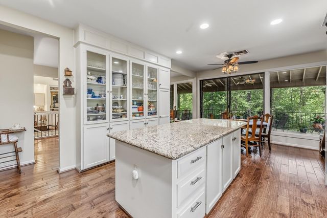 1776 Avenue S, Huntsville, TX 77340