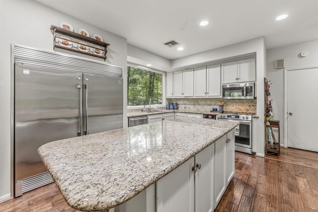 1776 Avenue S, Huntsville, TX 77340