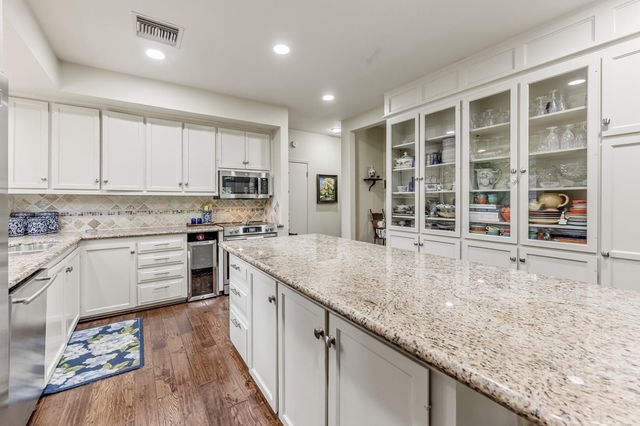 1776 Avenue S, Huntsville, TX 77340