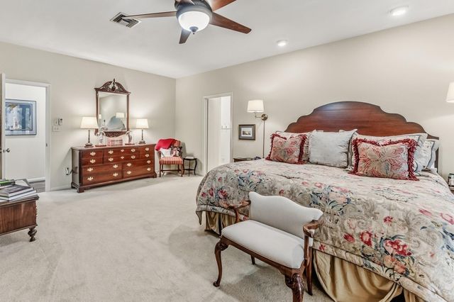 1776 Avenue S, Huntsville, TX 77340