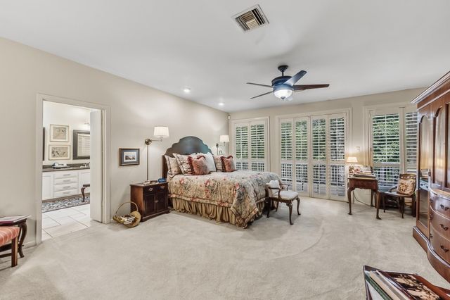 1776 Avenue S, Huntsville, TX 77340