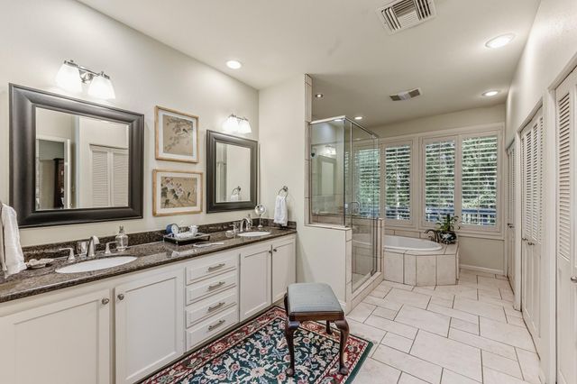 1776 Avenue S, Huntsville, TX 77340
