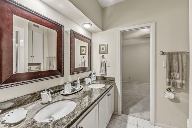 1776 Avenue S, Huntsville, TX 77340