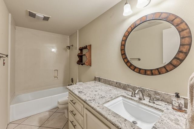 1776 Avenue S, Huntsville, TX 77340