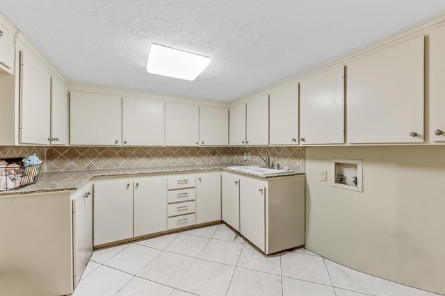 1776 Avenue S, Huntsville, TX 77340