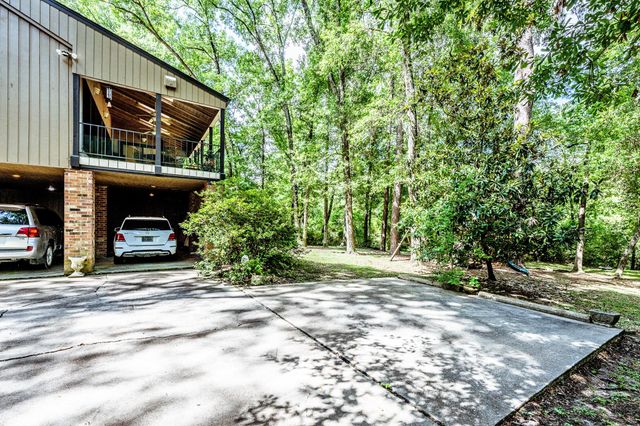 1776 Avenue S, Huntsville, TX 77340