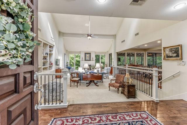 1776 Avenue S, Huntsville, TX 77340