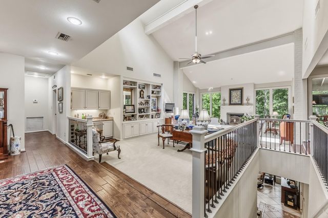 1776 Avenue S, Huntsville, TX 77340