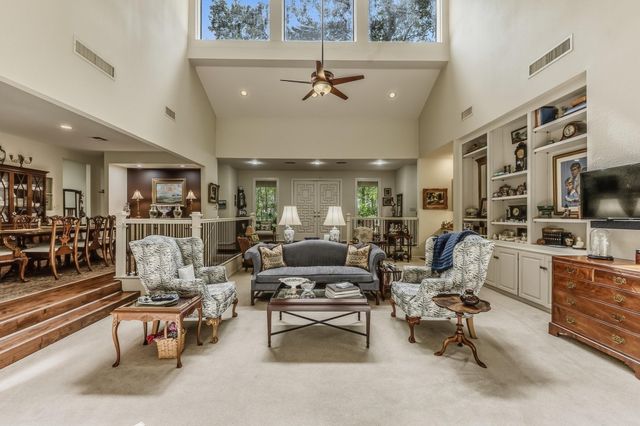 1776 Avenue S, Huntsville, TX 77340