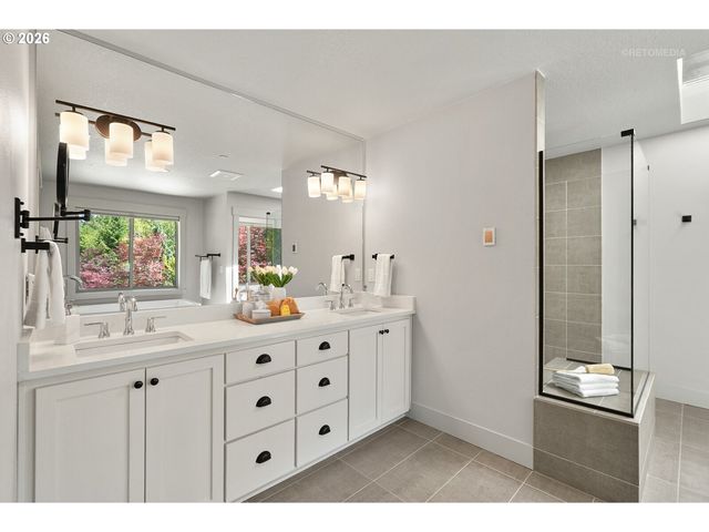 12252 Sw 13TH Ct, Portland, OR 97219