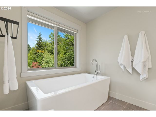 12252 Sw 13TH Ct, Portland, OR 97219