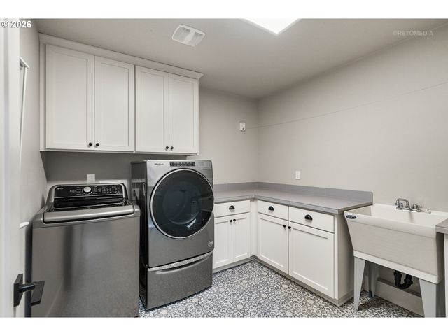 12252 Sw 13TH Ct, Portland, OR 97219