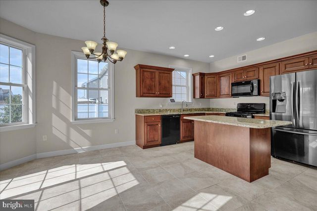 1004 HELM LN, Reading, PA 19605