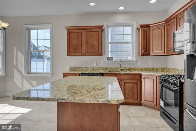 1004 HELM LN, Reading, PA 19605