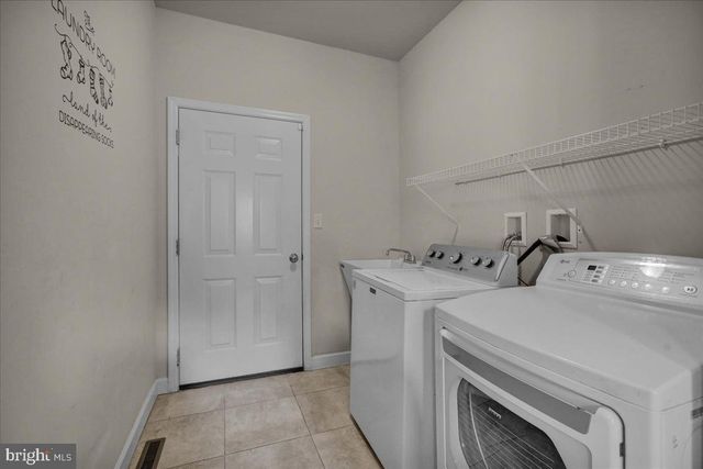 1004 HELM LN, Reading, PA 19605