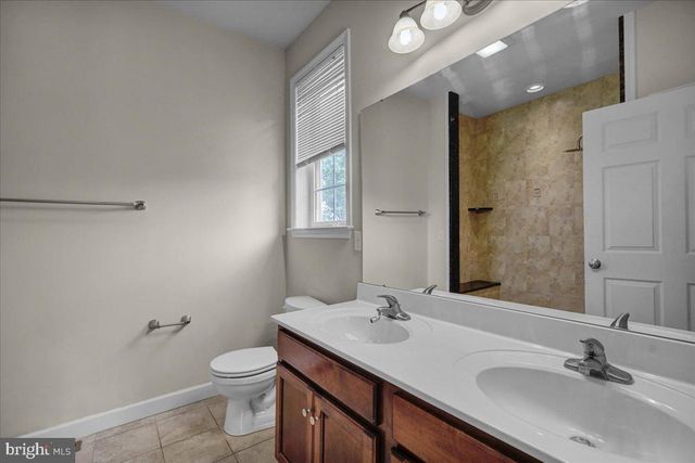 1004 HELM LN, Reading, PA 19605