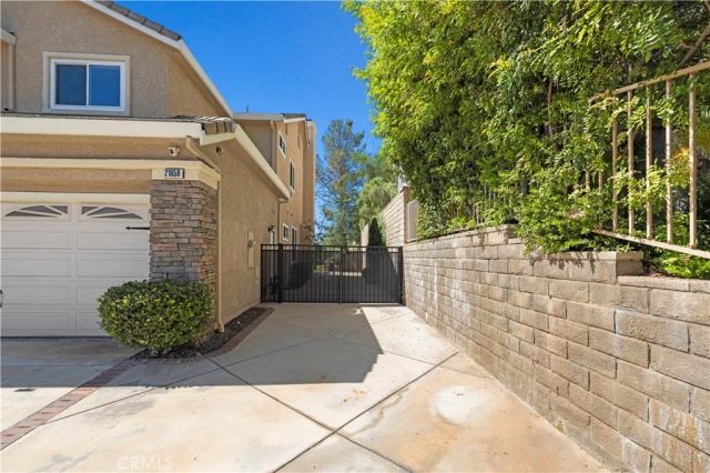 21658 Canyon Heights Circle, Saugus, CA 91390