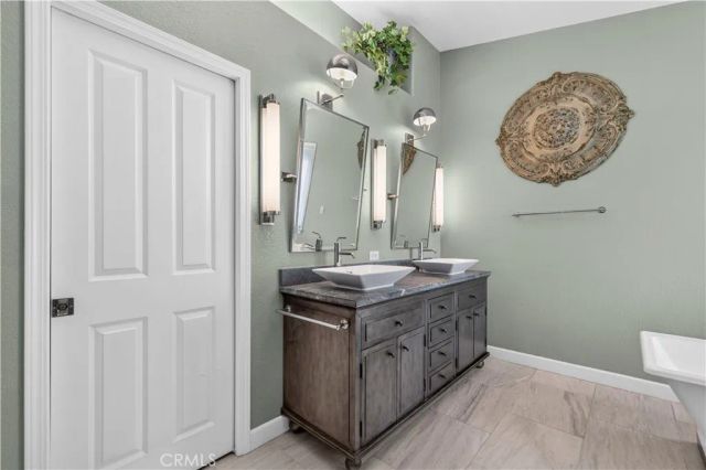 21658 Canyon Heights Circle, Saugus, CA 91390