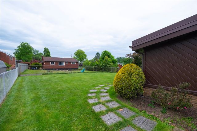 253 Willow Dr, Monroeville, PA 15146