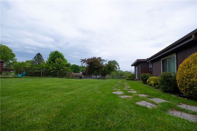 253 Willow Dr, Monroeville, PA 15146