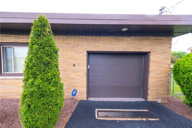 253 Willow Dr, Monroeville, PA 15146