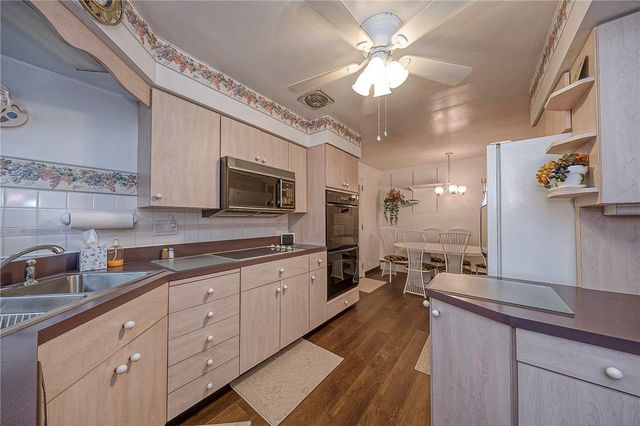 253 Willow Dr, Monroeville, PA 15146