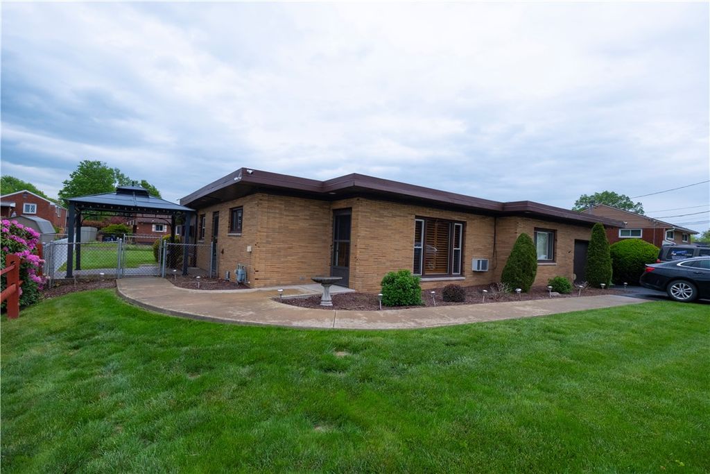 253 Willow Dr, Monroeville, PA 15146