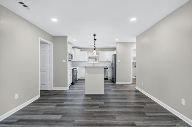 1100 Fox Chase, Bryant, AR 72002