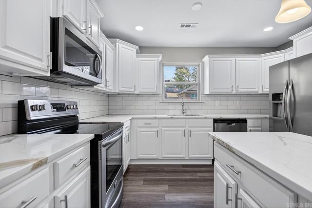 1100 Fox Chase, Bryant, AR 72002