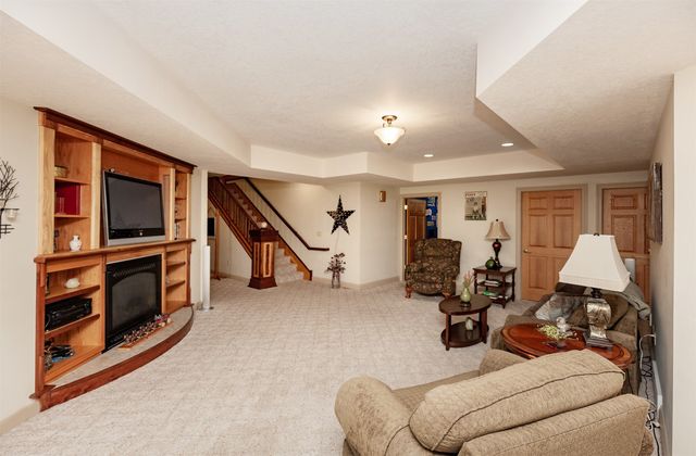 105 Majestic Oak Circle, Huxley, IA 50124