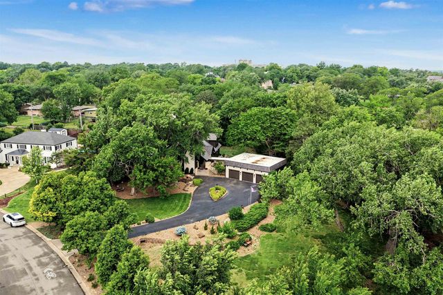 142 Seitz Dr, Salina, KS 67401