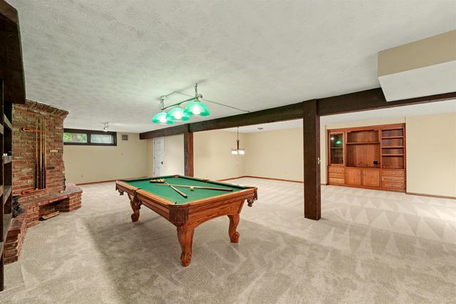 142 Seitz Dr, Salina, KS 67401