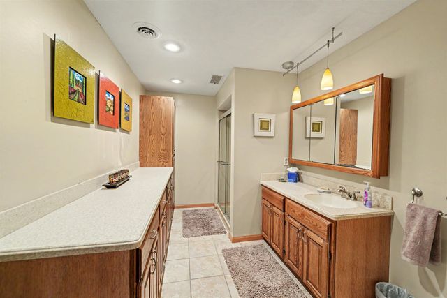 142 Seitz Dr, Salina, KS 67401