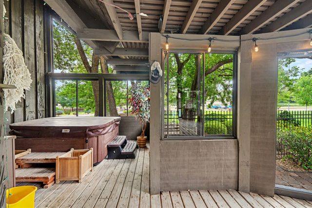 142 Seitz Dr, Salina, KS 67401