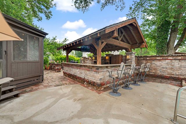 142 Seitz Dr, Salina, KS 67401
