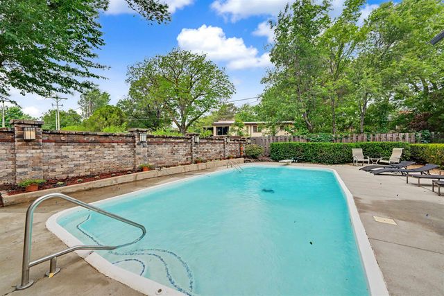 142 Seitz Dr, Salina, KS 67401