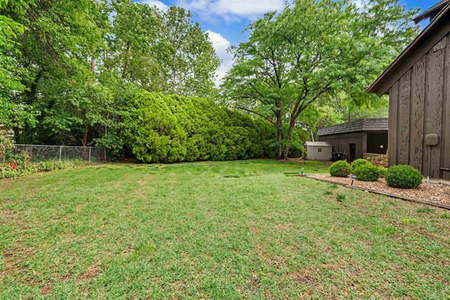 142 Seitz Dr, Salina, KS 67401